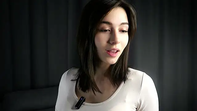 LettySlovacek online show from October 12, 2025, 1:37 am