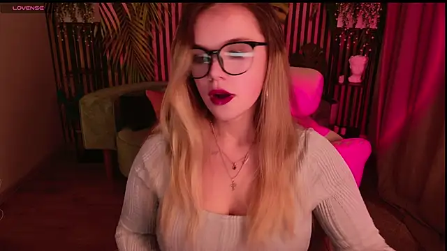 KellyHayden online show from December 17, 2025, 5:08 pm