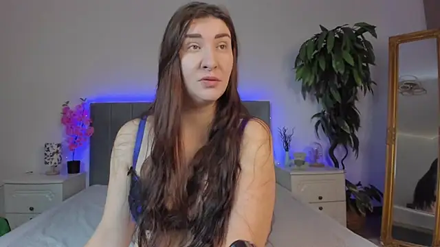 TrishaDarks online show from November 19, 2025, 7:41 am