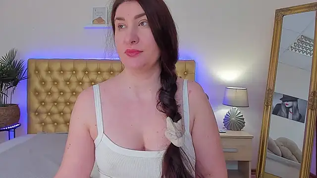 TrishaDarks online show from April 21, 2026, 5:14 am