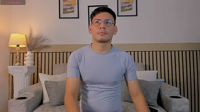 marcuswildx online show from April 21, 2026, 11:40 pm