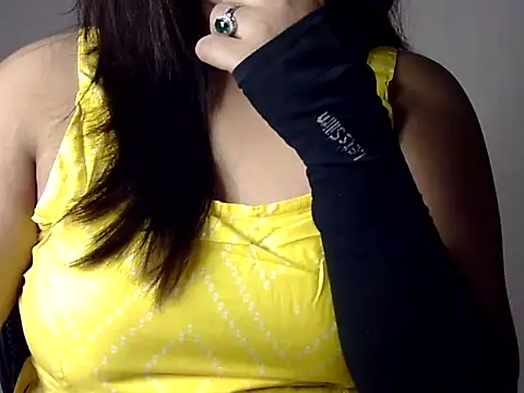 Aaliya02 online show from November 13, 2025, 7:40 am