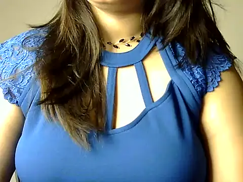 Aaliya02 online show from November 14, 2025, 9:35 pm