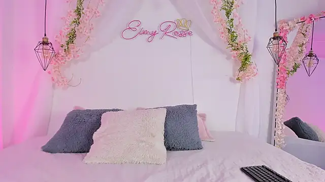 eimi rosse18 online show from February 2, 2026, 12:15 pm