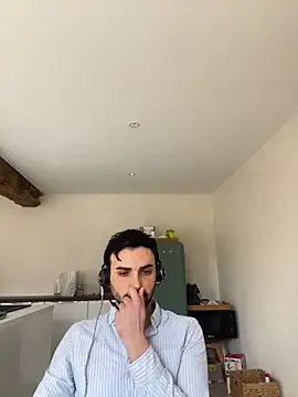 Snapshot of eauminerale chatting on February 11, 2026, 11:04 am eauminerale online show from February 11, 2026, 11:04 am