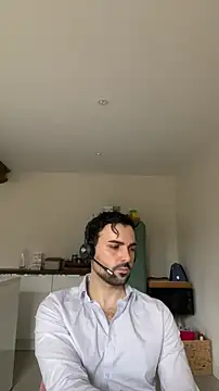 Snapshot of eauminerale chatting on February 16, 2026, 8:32 am eauminerale online show from February 16, 2026, 8:32 am