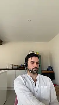 Snapshot of eauminerale chatting on February 17, 2026, 9:17 am eauminerale online show from February 17, 2026, 9:17 am