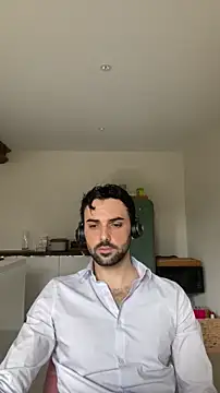 Snapshot of eauminerale chatting on February 19, 2026, 9:27 am eauminerale online show from February 19, 2026, 9:27 am