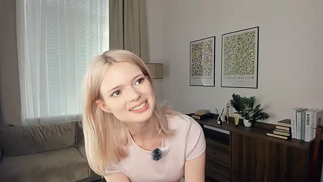 LaureMestler online show from October 4, 2025, 8:45 am