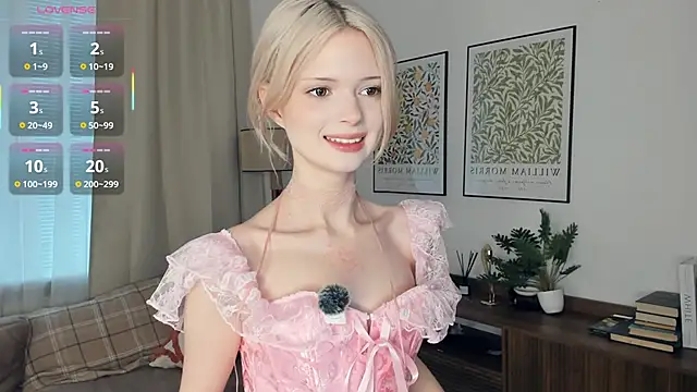 LaureMestler online show from November 10, 2025, 8:02 am