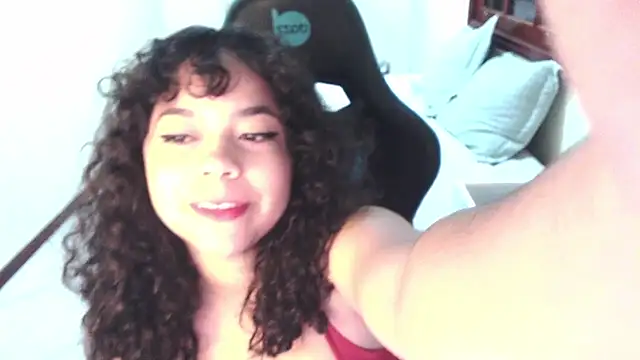 sweetamy326 online show from April 21, 2026, 10:01 pm