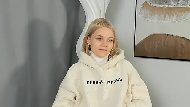 KelleDomin online show from September 25, 2025, 9:02 am