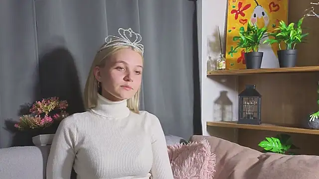 KelleDomin online show from September 29, 2025, 6:24 pm