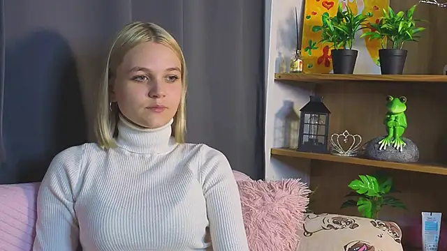 KelleDomin online show from September 30, 2025, 7:19 pm