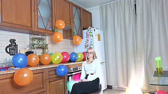 KelleDomin online show from October 4, 2025, 7:34 pm