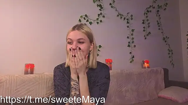 KelleDomin online show from November 4, 2025, 7:02 pm