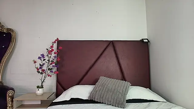 Krystal Heartss online show from March 2, 2026, 1:07 pm