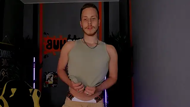 LeoMooree online show from September 27, 2025, 12:48 am