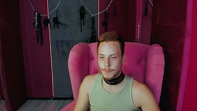 LeoMooree online show from October 8, 2025, 3:42 pm