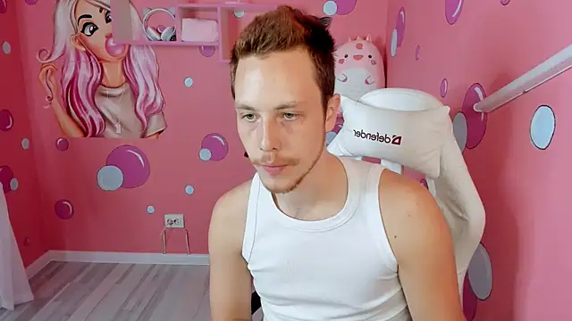 LeoMooree online show from October 18, 2025, 3:57 pm