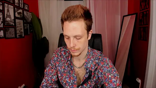 LeoMooree online show from November 3, 2025, 4:08 pm