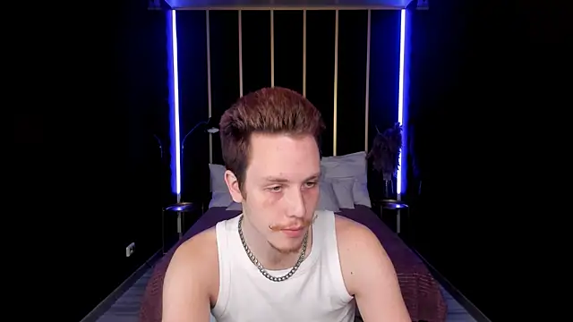 LeoMooree online show from November 7, 2025, 9:48 pm