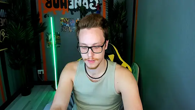 LeoMooree online show from November 14, 2025, 3:49 am