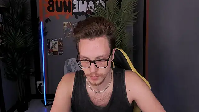 LeoMooree online show from November 30, 2025, 1:20 am