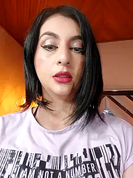 LlianneDiamond1 online show from September 25, 2025, 11:30 pm