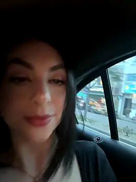 LlianneDiamond1 online show from December 3, 2025, 10:08 pm