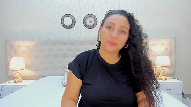 VaniaRose online show from October 12, 2025, 1:43 pm