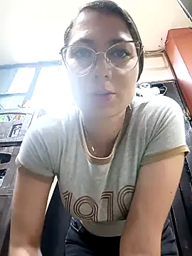 Mia-love-03 online show from October 17, 2025, 8:11 pm