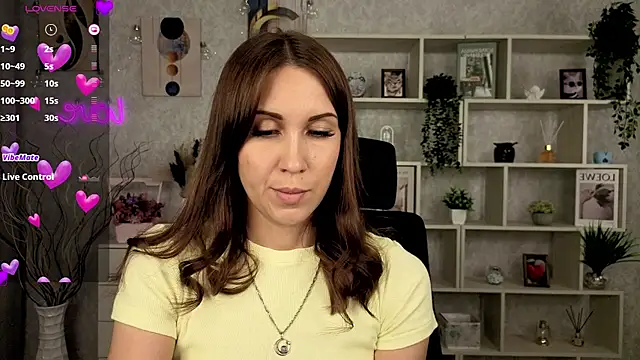 DreamVelour online show from October 10, 2025, 8:41 pm