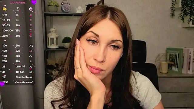 DreamVelour online show from December 19, 2025, 7:10 pm