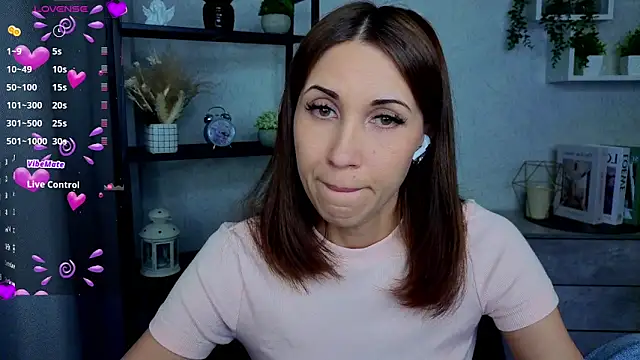 DreamVelour online show from February 2, 2026, 6:39 pm