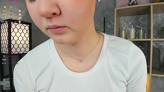 ElenoreReth online show from November 26, 2025, 3:07 am