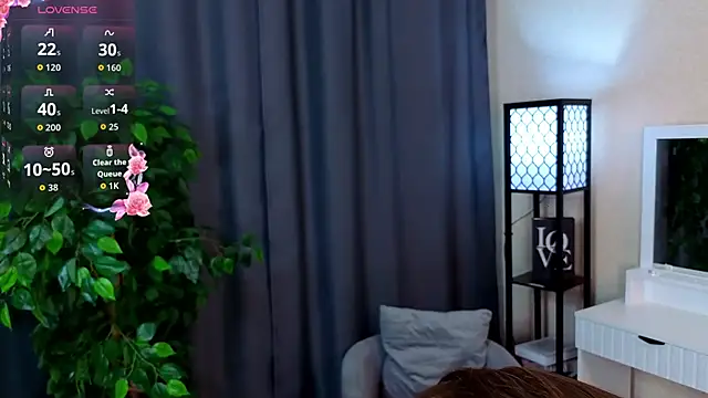 ElenoreReth online show from April 22, 2026, 1:30 am