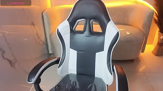 Snapshot of Skyler_Gracee_Tx chatting on November 9, 2025, 12:25 pm Skyler Gracee Tx online show from November 9, 2025, 12:25 pm