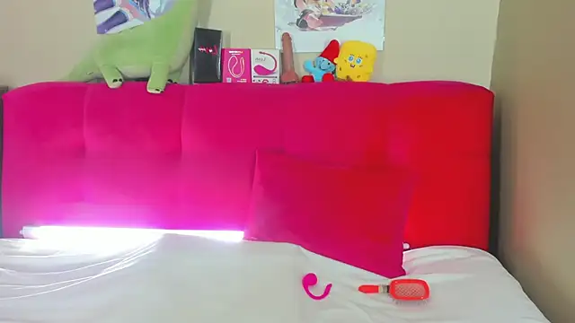 Angel Leeks online show from November 21, 2025, 1:04 am