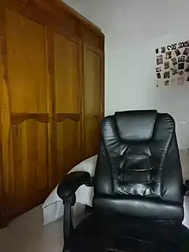 Bleer Rousse online show from October 15, 2025, 5:46 pm