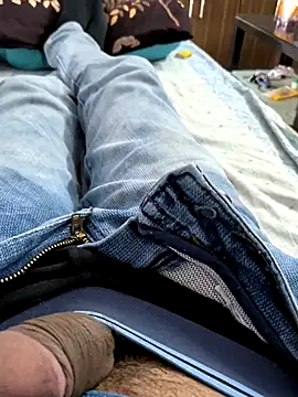 slaveboi9876 online show from December 21, 2025, 4:19 am