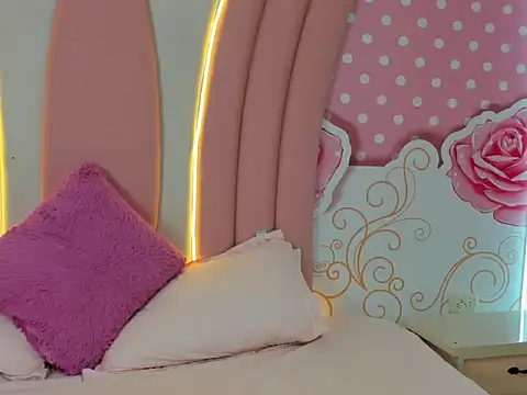 SofiaaBigBoobs online show from December 4, 2025, 12:03 pm