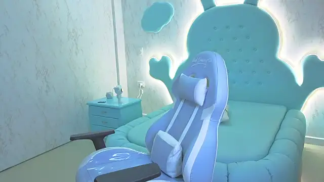 Mia Cuttee online show from November 2, 2025, 3:31 am