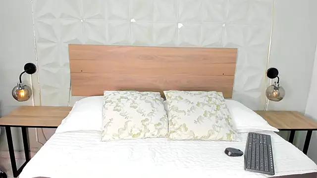 Snapshot of ValeryTrans_ chatting on May 7, 2026, 1:27 pm ValeryTrans online show from May 7, 2026, 1:27 pm