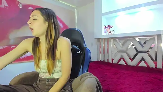 lala clark online show from October 2, 2025, 12:01 pm