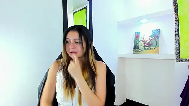 lala clark online show from February 5, 2026, 8:35 pm