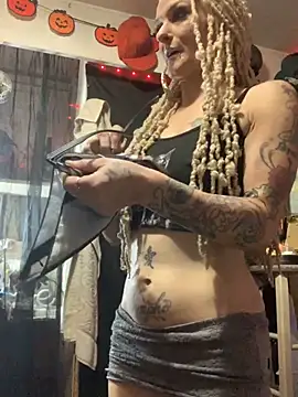 blondebarbiebae online show from November 7, 2025, 7:08 am