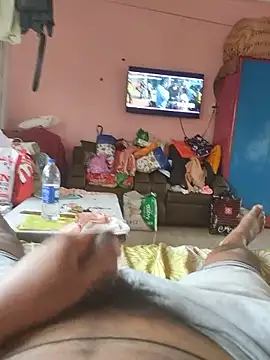 only woman online show from December 21, 2025, 6:09 am