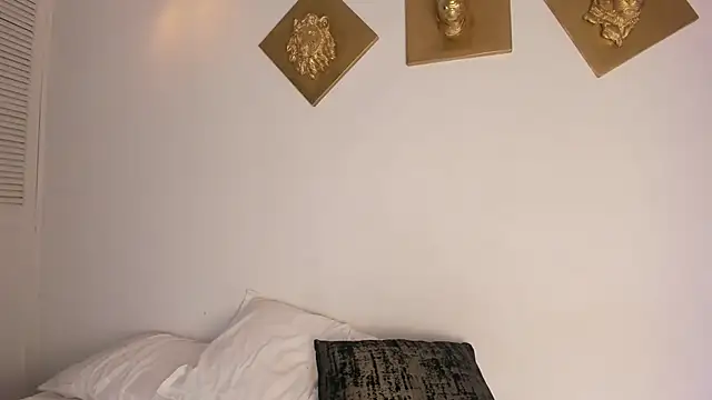 CharlottePetitte online show from December 2, 2025, 8:04 pm