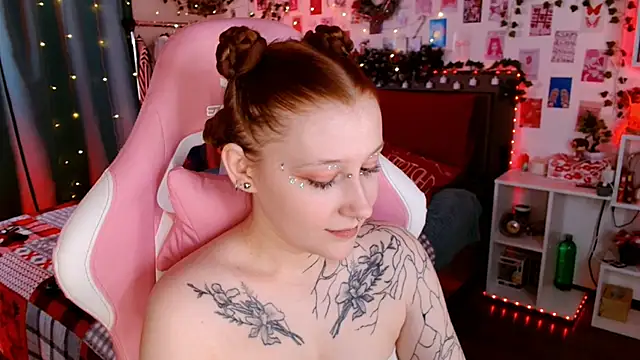 Ayla Hicks online show from December 2, 2025, 7:20 pm